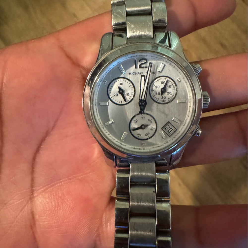 Michael Kors Watch - Picture 3 of 3